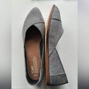 TOMS Asymmetrical Womens Jutti Pointed Flat Black MultiSpeckle Chambray 7 ballet
